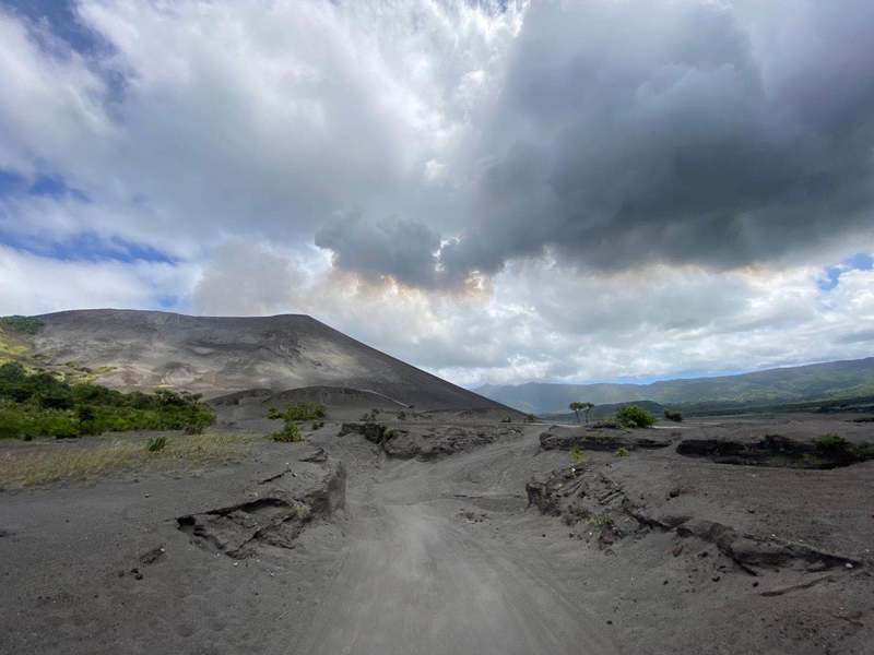 mount yasur active volcano