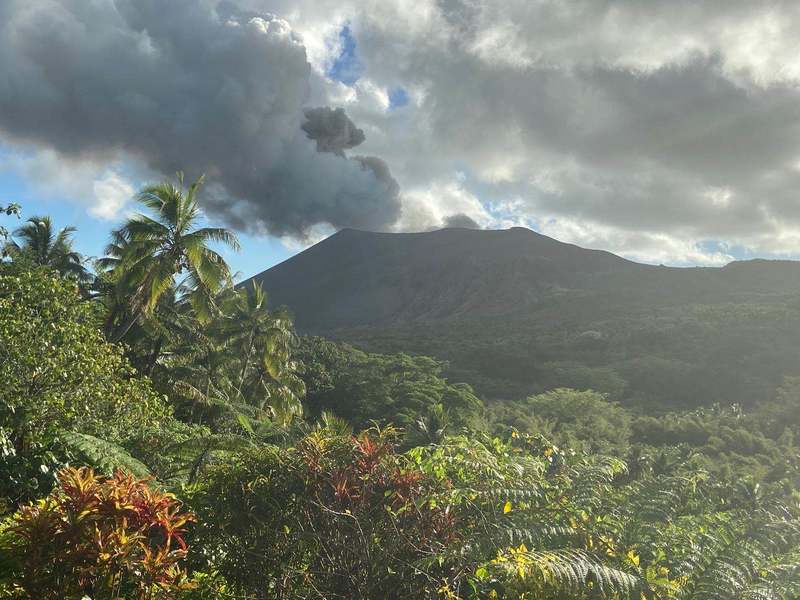 mount yasur active volcano
