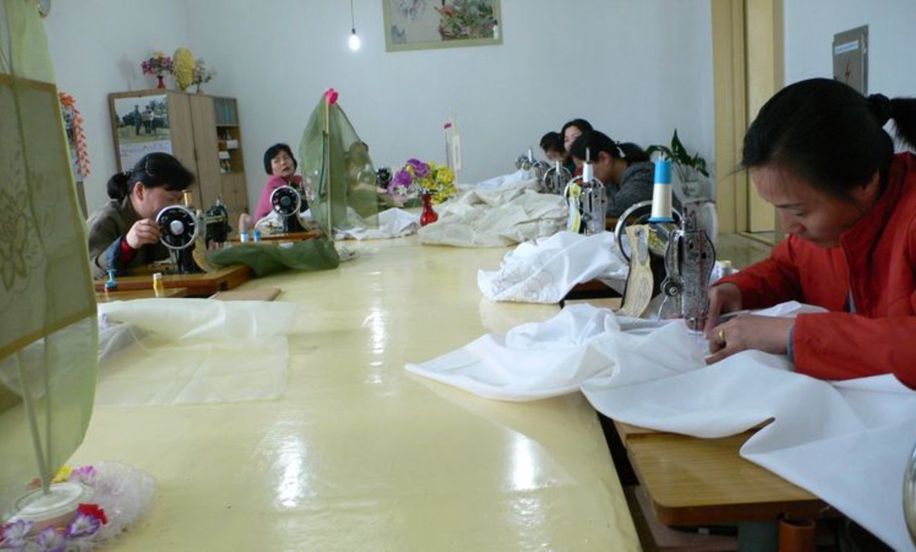 Large tn pyongyang embroidery institute %281%29